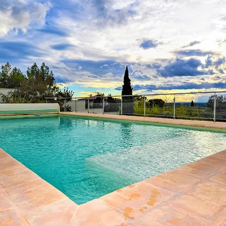 Dom wakacyjny Lovely In With House A Panoramic View Flaux